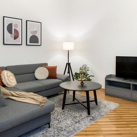 Wawelove Pilsudskiego - 3 Bedroom Apt. With Balcony And Free Parking! คราคูฟ ภายนอก รูปภาพ
