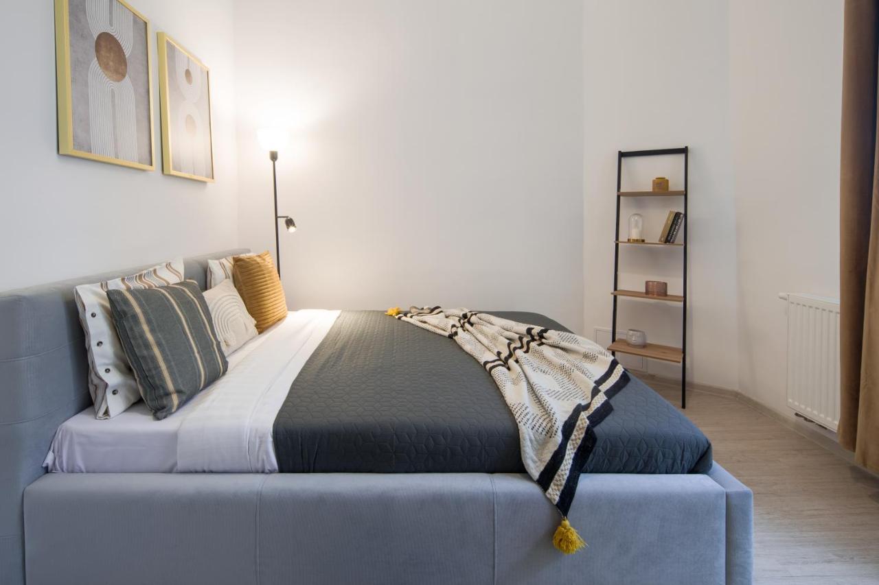 Wawelove Pilsudskiego - 3 Bedroom Apt. With Balcony And Free Parking! คราคูฟ ภายนอก รูปภาพ