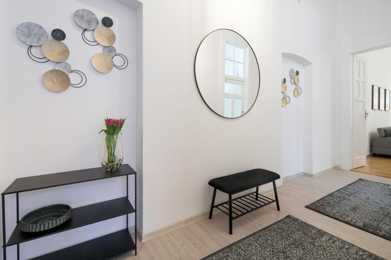 Wawelove Pilsudskiego - 3 Bedroom Apt. With Balcony And Free Parking! คราคูฟ ภายนอก รูปภาพ