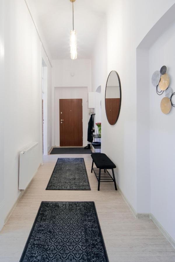 Wawelove Pilsudskiego - 3 Bedroom Apt. With Balcony And Free Parking! คราคูฟ ภายนอก รูปภาพ