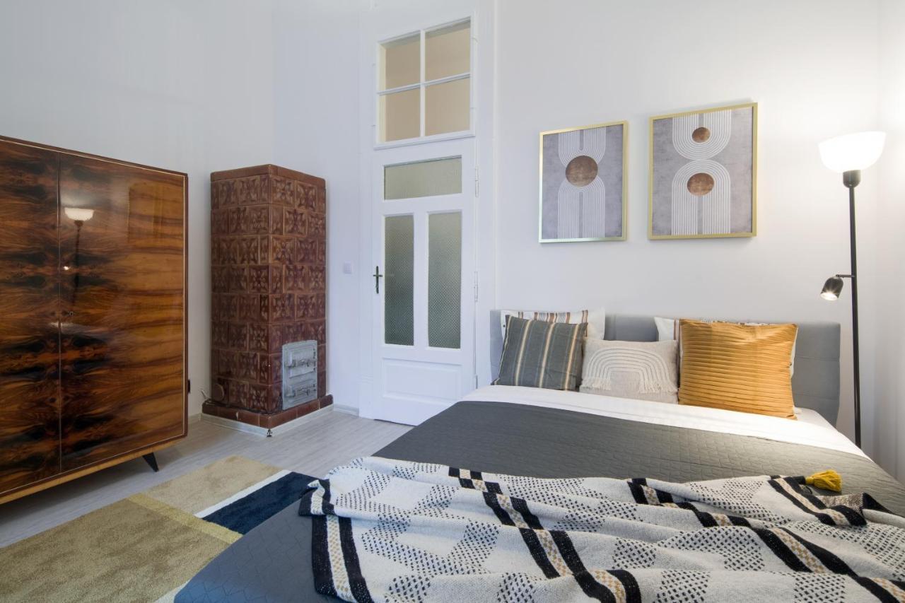 Wawelove Pilsudskiego - 3 Bedroom Apt. With Balcony And Free Parking! คราคูฟ ภายนอก รูปภาพ